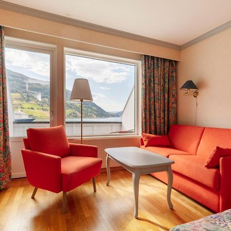 Olden Fjordhotel Dış mekan fotoğraf