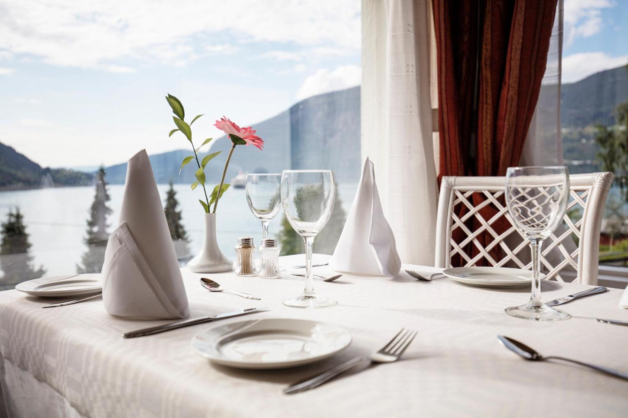 Olden Fjordhotel Dış mekan fotoğraf