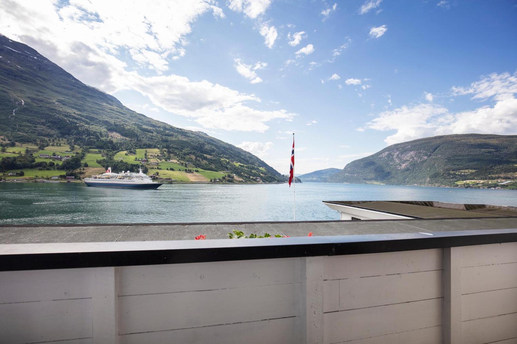 Olden Fjordhotel Dış mekan fotoğraf